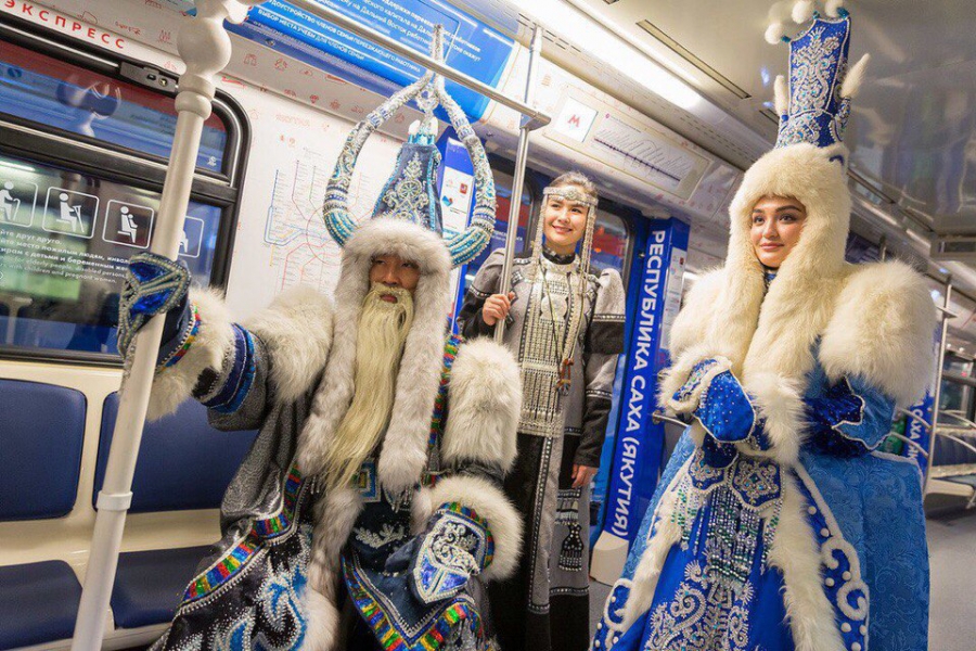 Чысхаан прокатился в метро - Вызов Деда Мороза и Снегурочки 2024