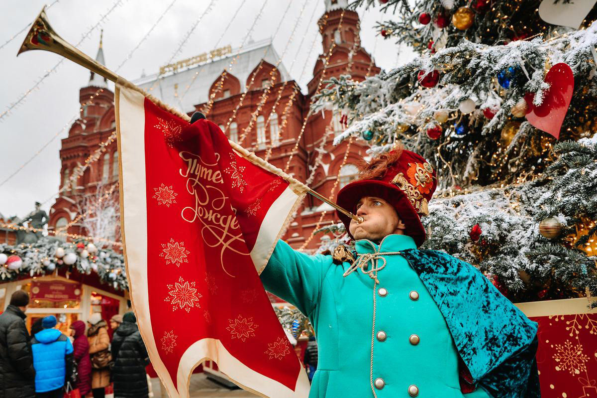 Новогодние шоу-программы 2023 в Москве - Вызов Деда Мороза и Снегурочки 2024
