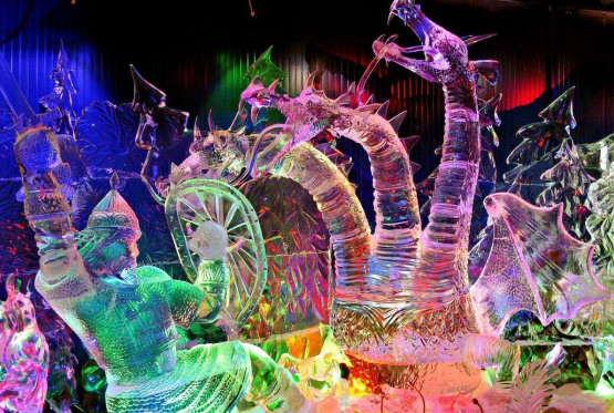 Ледяные скульптуры в Москве: где посмотреть бесплатно - Вызов Деда Мороза и Снегурочки 2025-2026